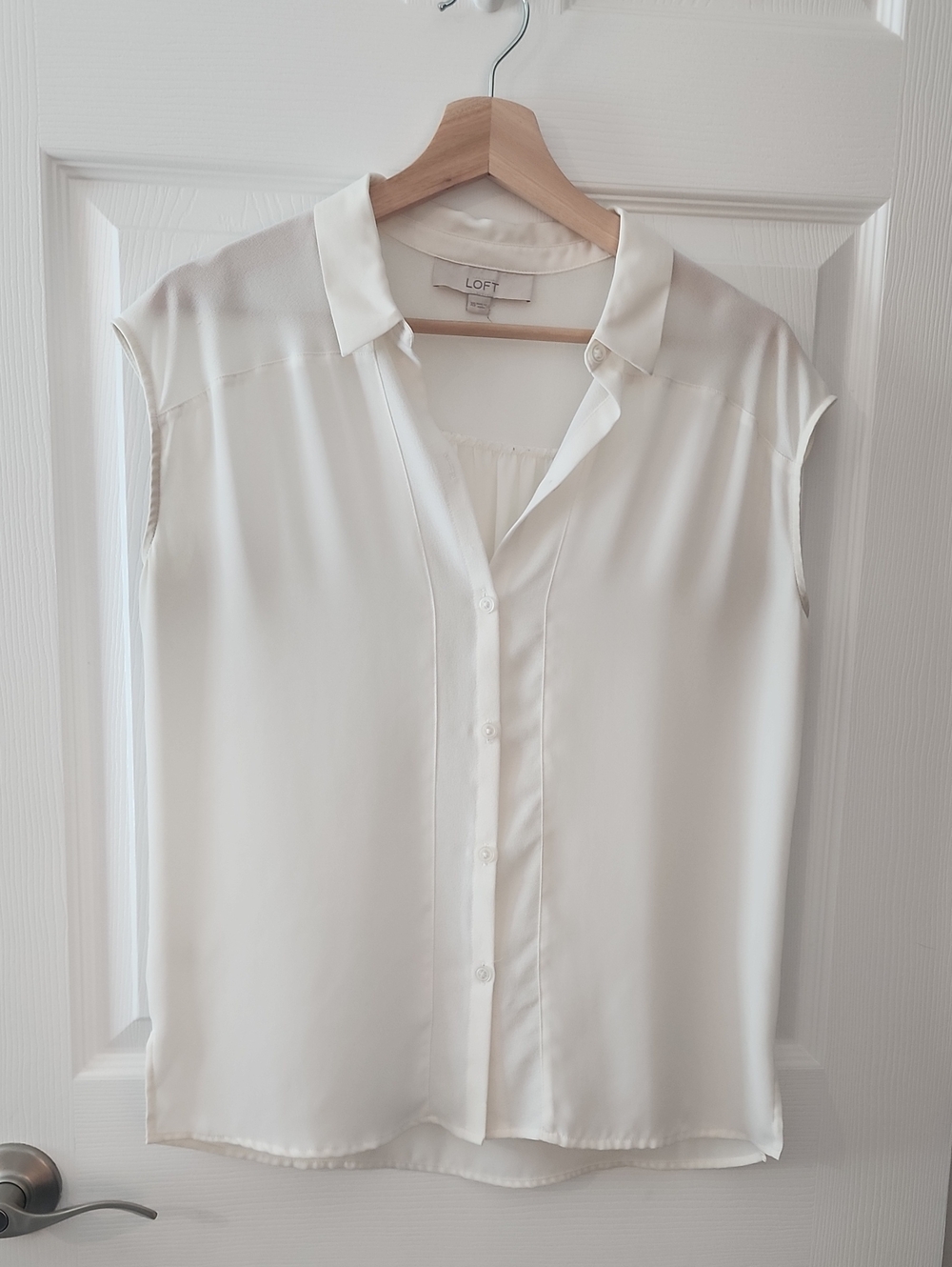 LOFT Ivory Collared Button-Front Sleeveless Top